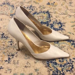 BCBG—BCBGirls White Leather Pointed Toe Pumps